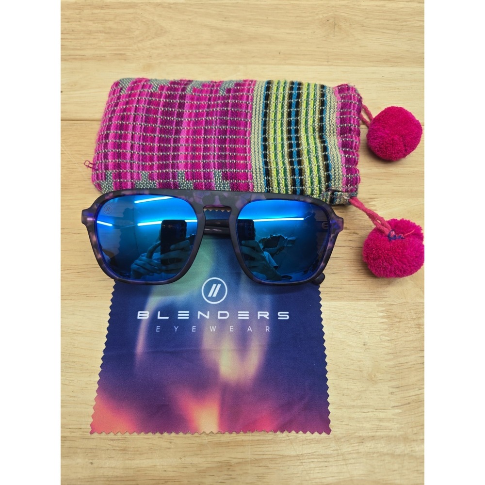 Blenders Eyewear Marble Moon Sunglasses W/ America & Beyond Phone Pouch Bag